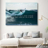 LERNE ZU SURFEN - Mockup mit Hintergrund 1 - Hustling Sharks