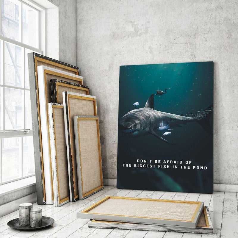 Biggest Fish In The Pond - Mockup mit Hintergrund 1 - Hustling Sharks