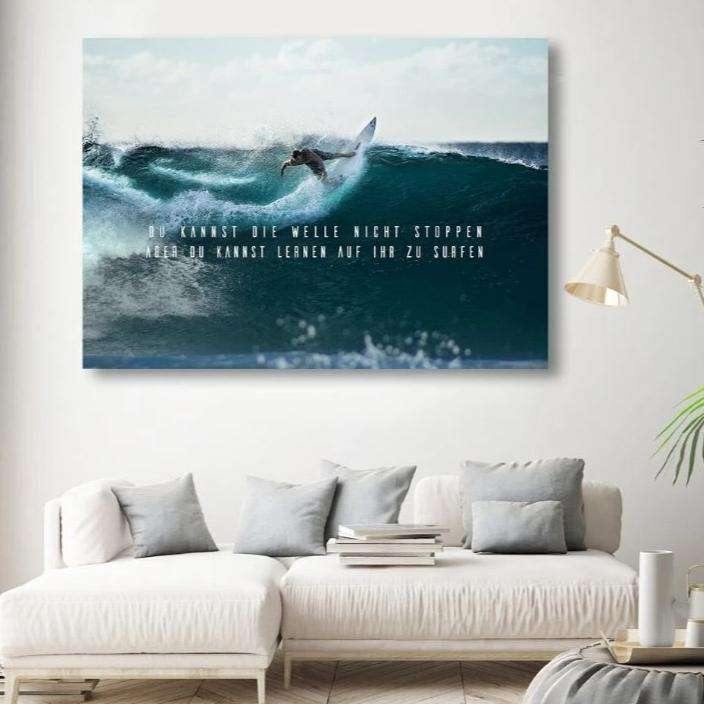 LERNE ZU SURFEN - Mockup mit Hintergrund 1 - Hustling Sharks