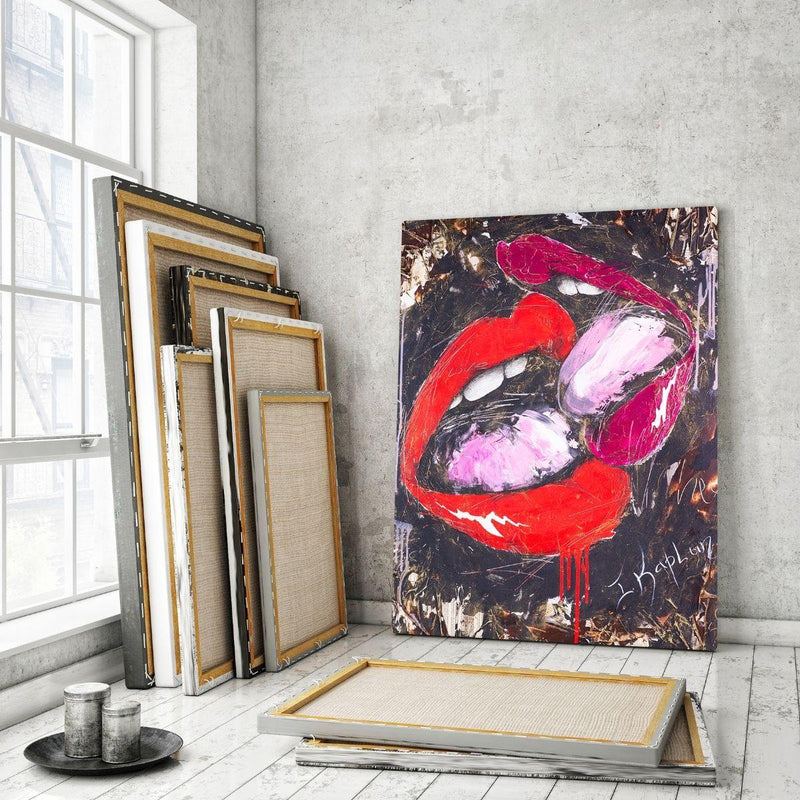 Kiss Me - Mockup mit Hintergrund - Hustling Sharks
