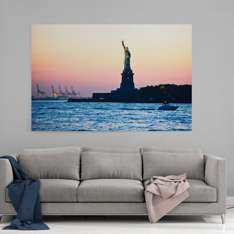 Leinwandbild mit Hintergrund 1 - New York City - Statue of Liberty - Hustling Sharks
