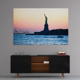 Leinwandbild mit Hintergrund 2 - New York City - Statue of Liberty - Hustling Sharks