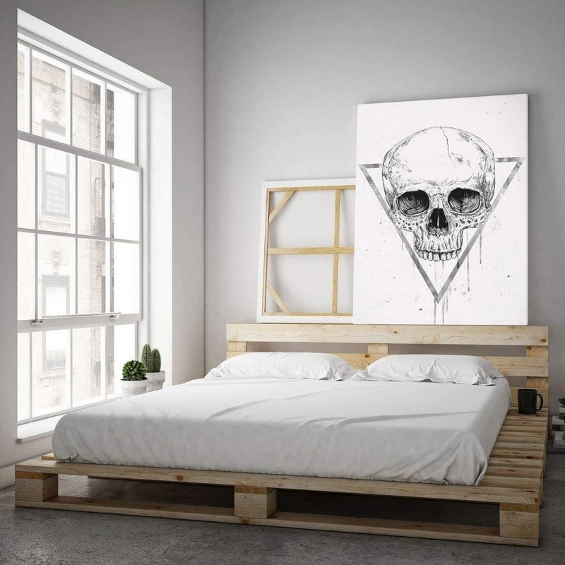 Skull In A Triangle #1 - Mockup mit Hintergrund - Hustling Sharks