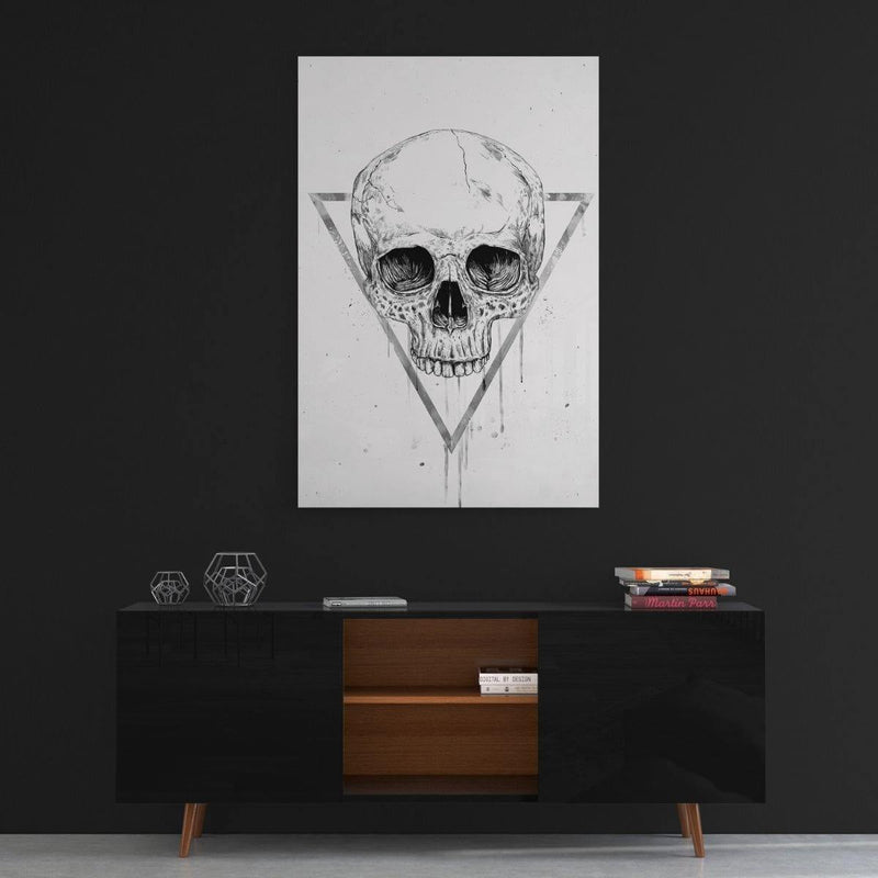 Skull In A Triangle #1 - Mockup mit Hintergrund - Hustling Sharks